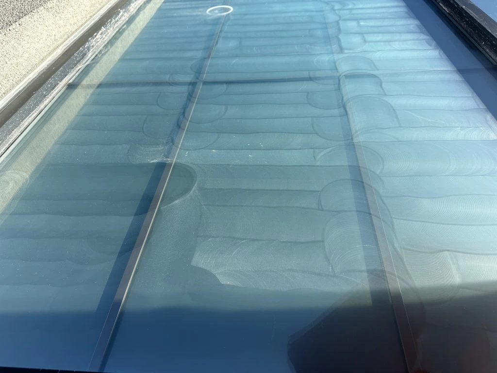 Glass viewed outdoors in direct daylight