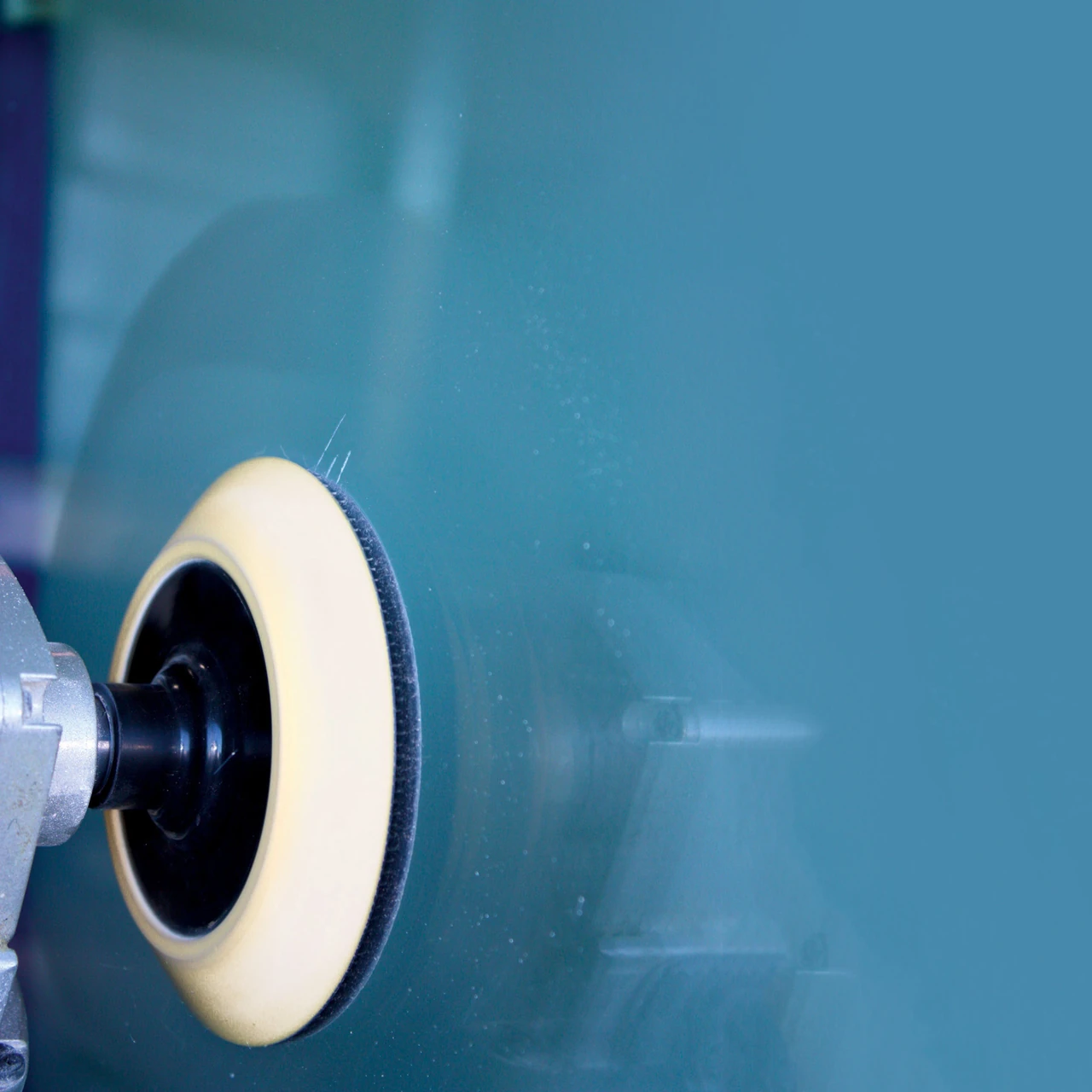 Real grinding disc working on glass